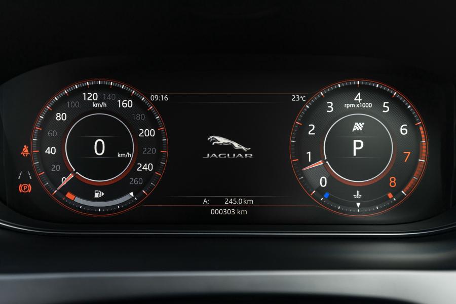 Панель приборов Jaguar E-Pace P250 AWD 2018 года  (AU) (фото 5 из 23)